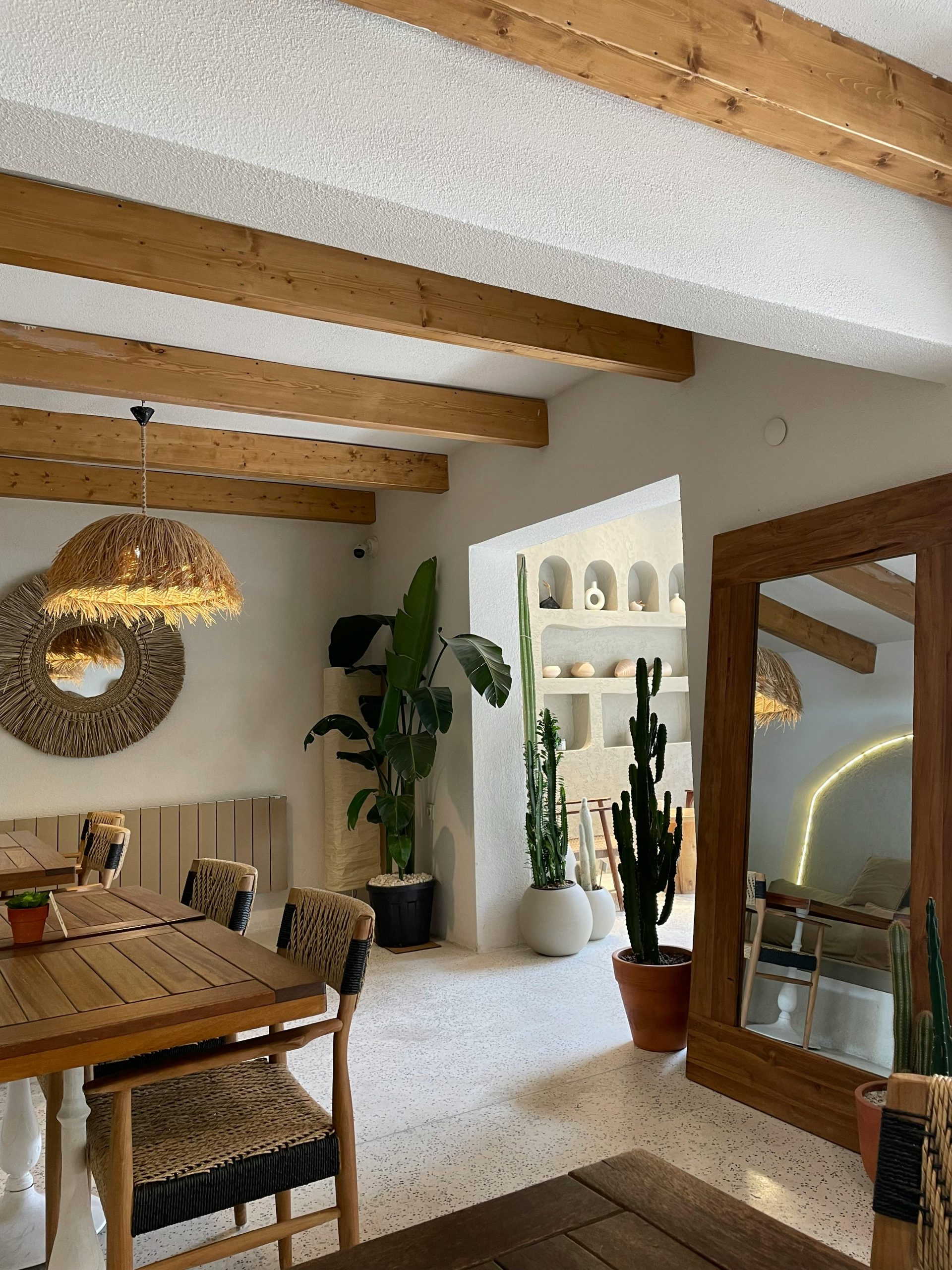 Intérieur lumineux et élégant pour séjour premium