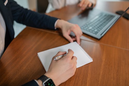Bureau élégant et sérieux pour gestion propriétaire